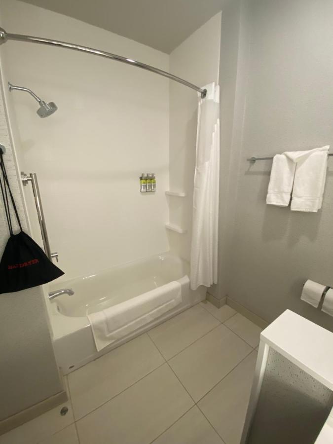 Holiday Inn Express & Suites Madison By Ihg Экстерьер фото