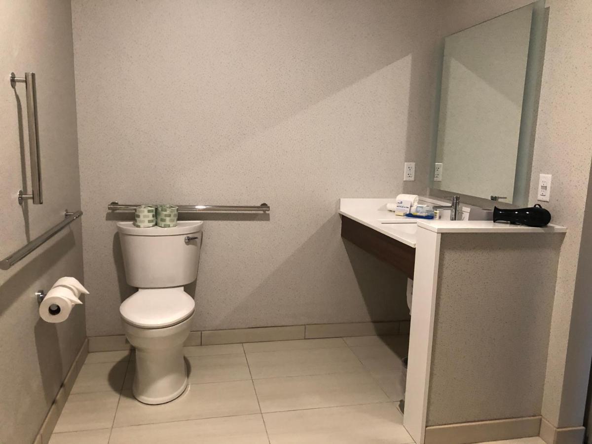 Holiday Inn Express & Suites Madison By Ihg Экстерьер фото