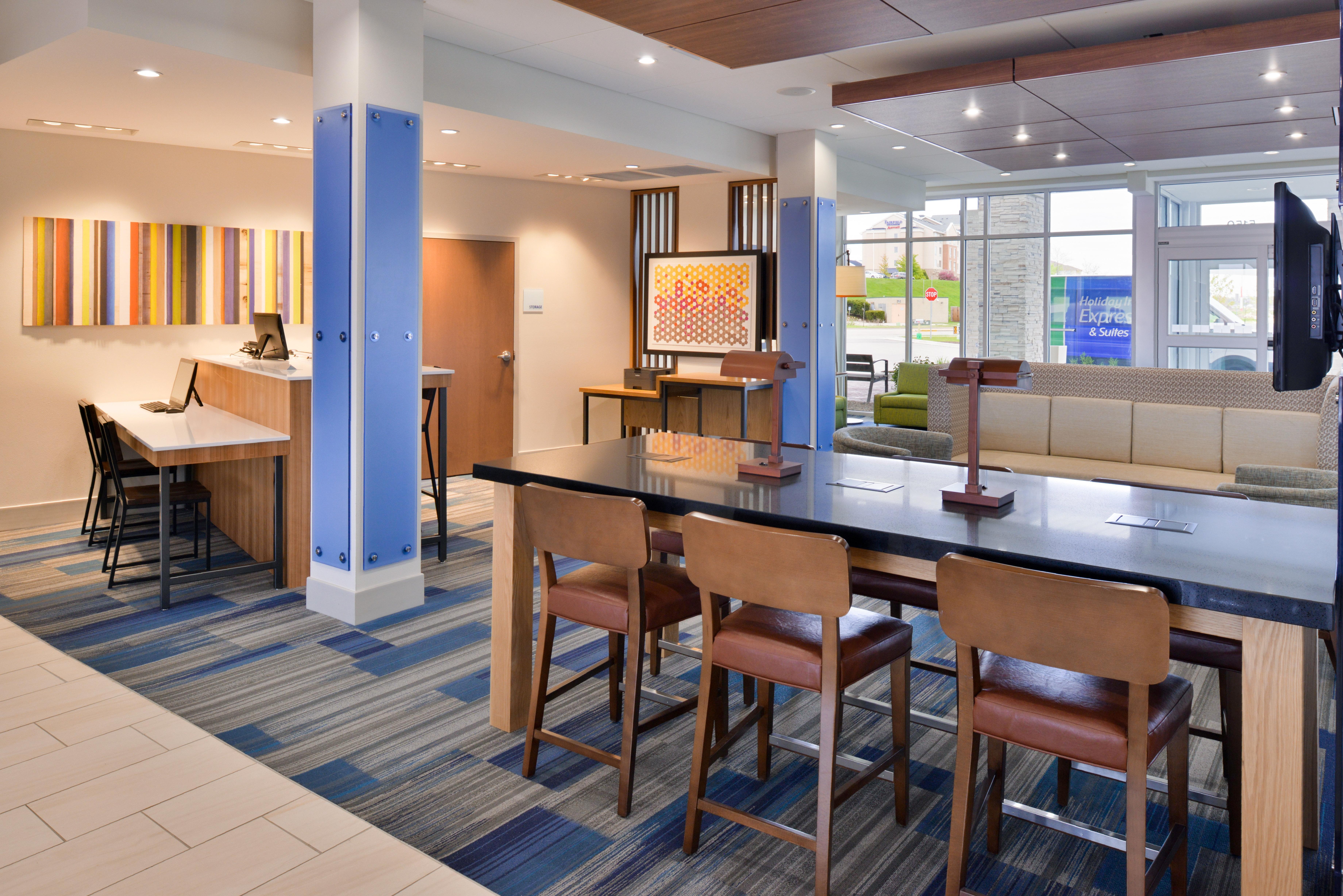 Holiday Inn Express & Suites Madison By Ihg Экстерьер фото