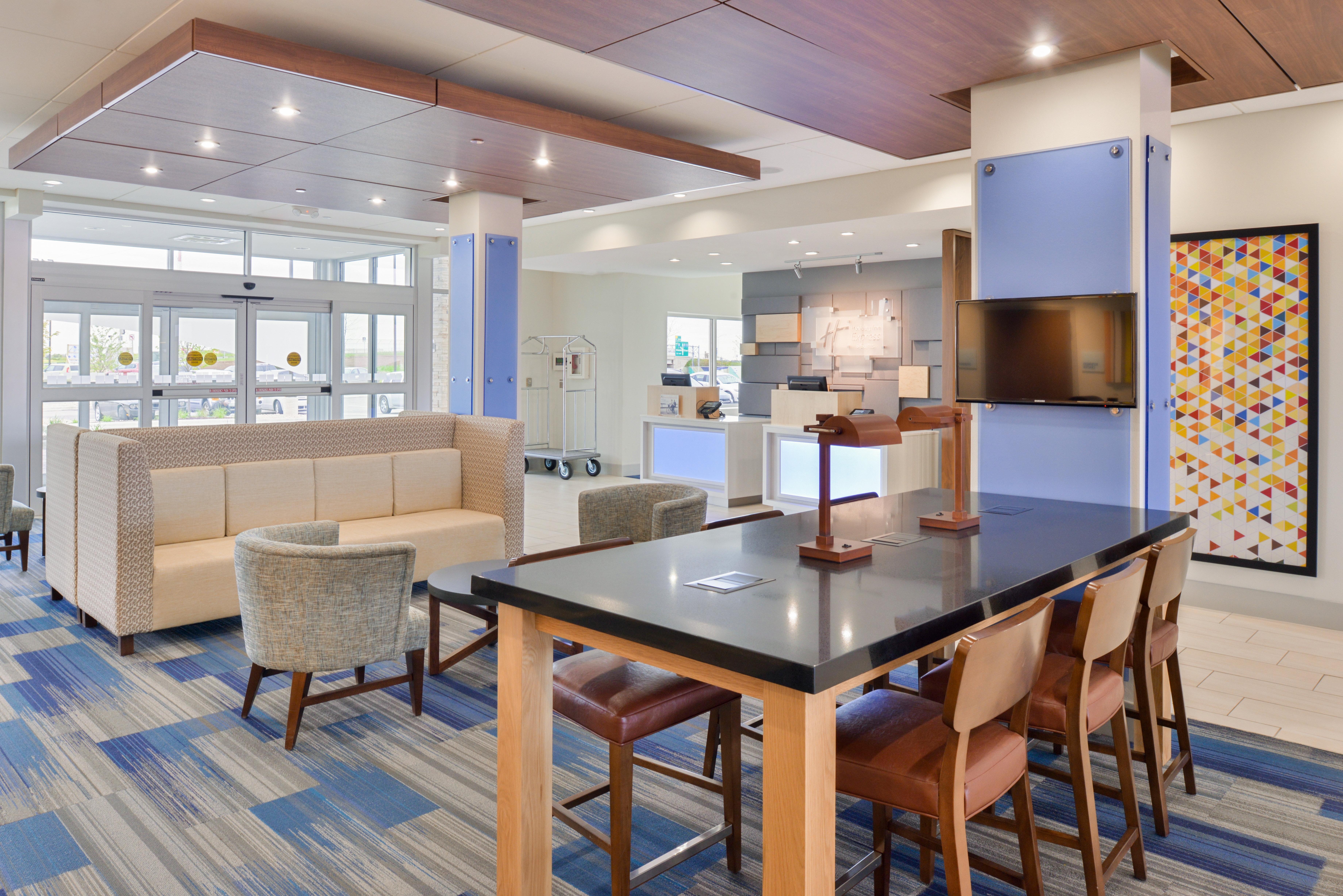 Holiday Inn Express & Suites Madison By Ihg Экстерьер фото