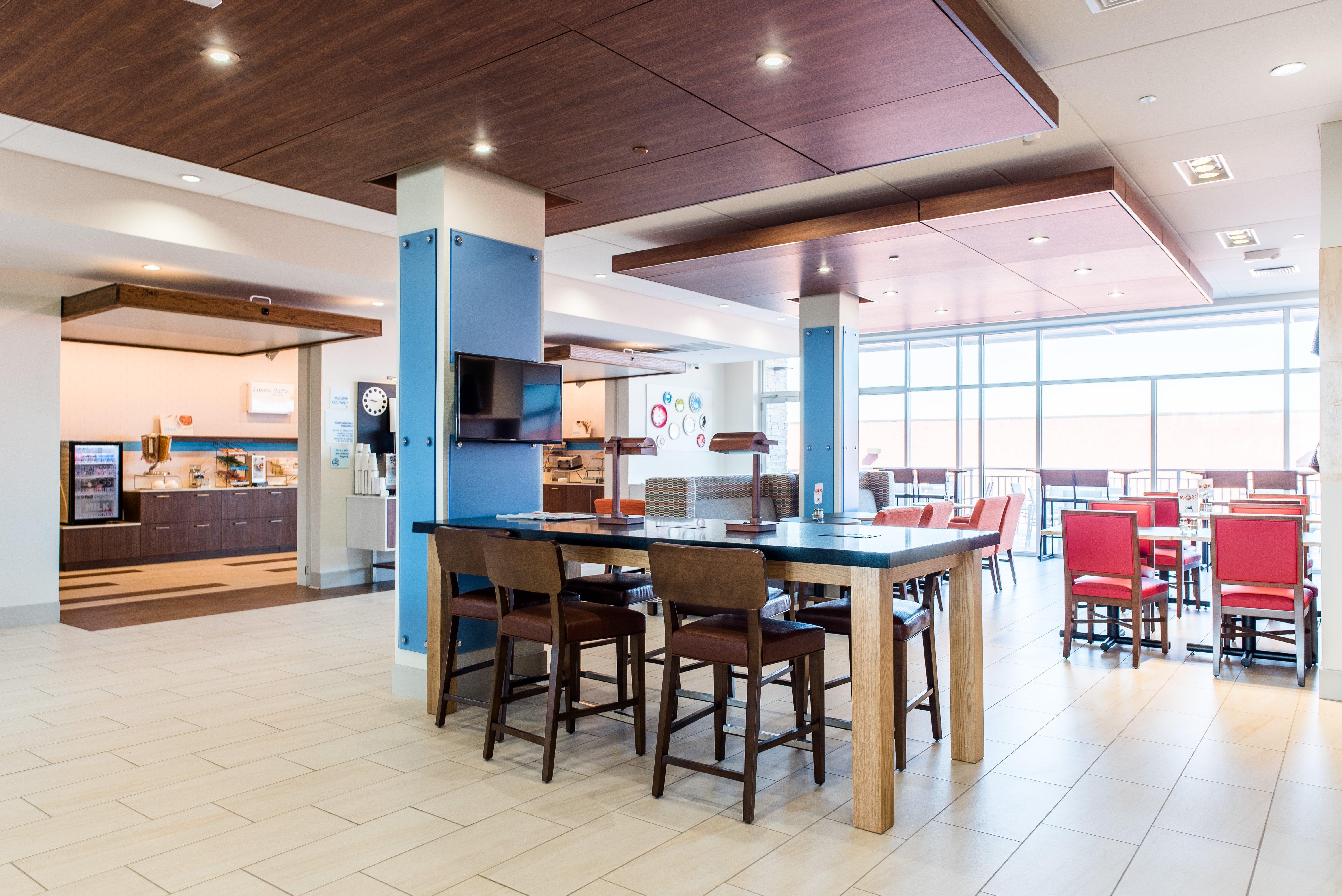 Holiday Inn Express & Suites Madison By Ihg Экстерьер фото