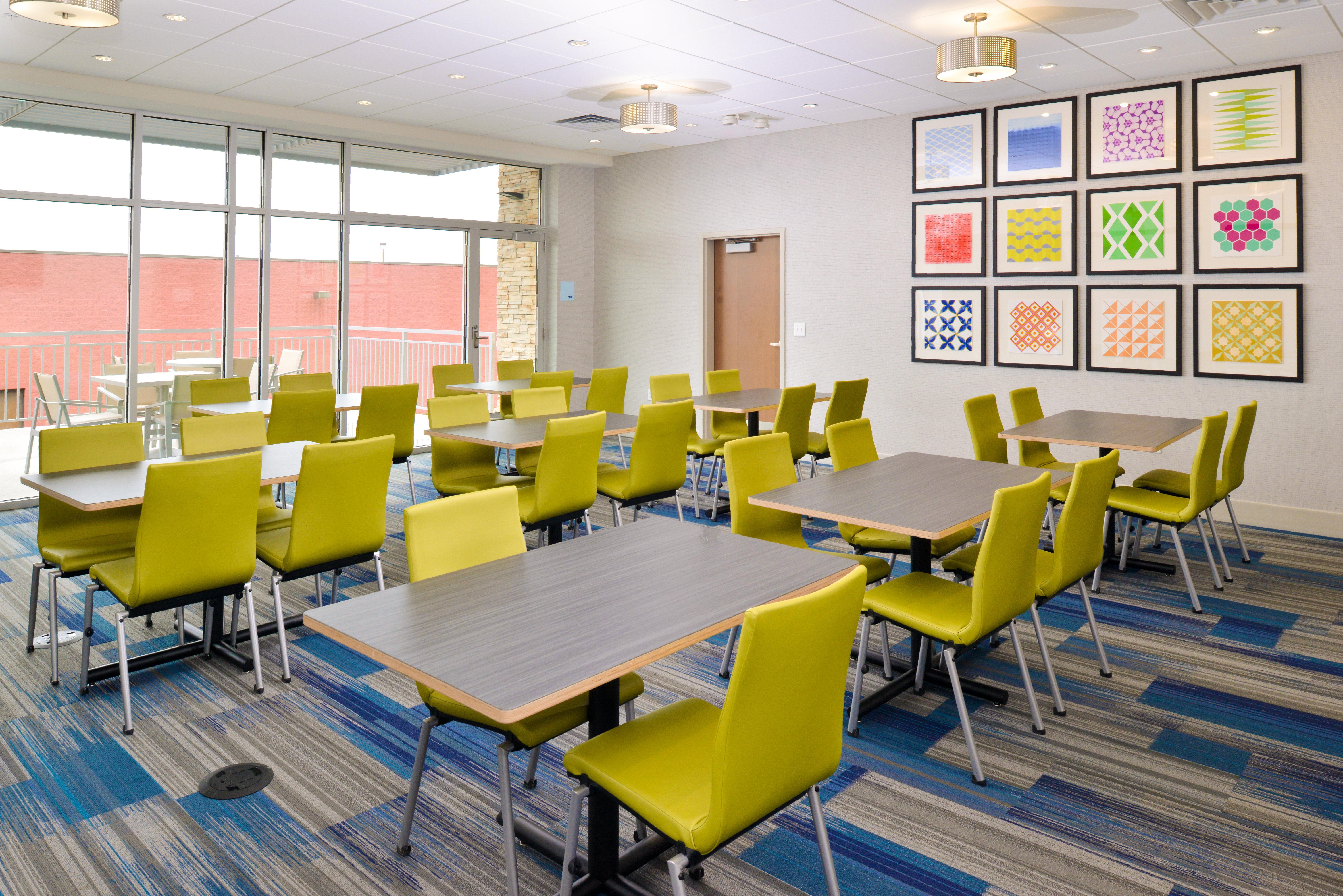 Holiday Inn Express & Suites Madison By Ihg Экстерьер фото