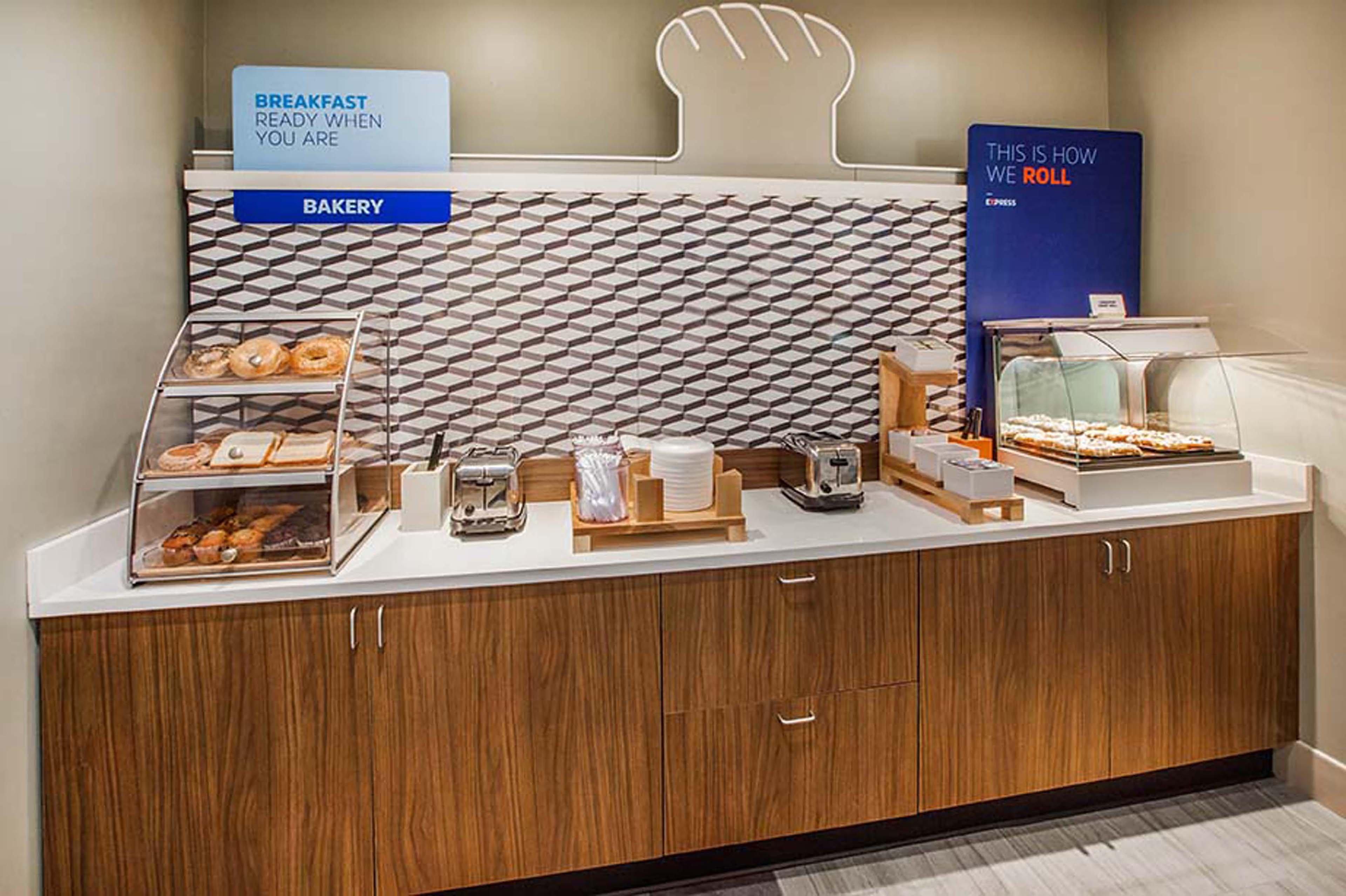 Holiday Inn Express & Suites Madison By Ihg Экстерьер фото