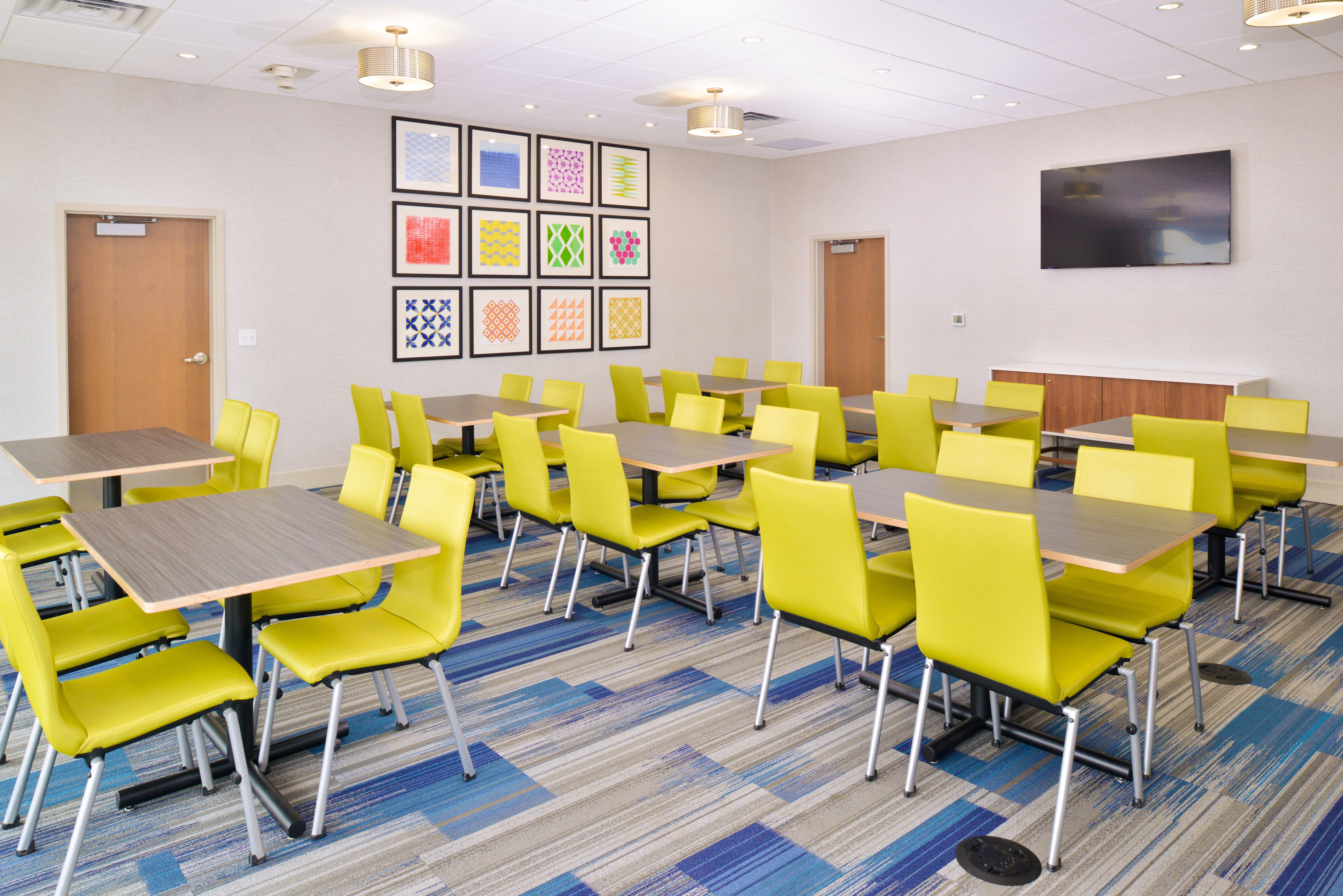 Holiday Inn Express & Suites Madison By Ihg Экстерьер фото
