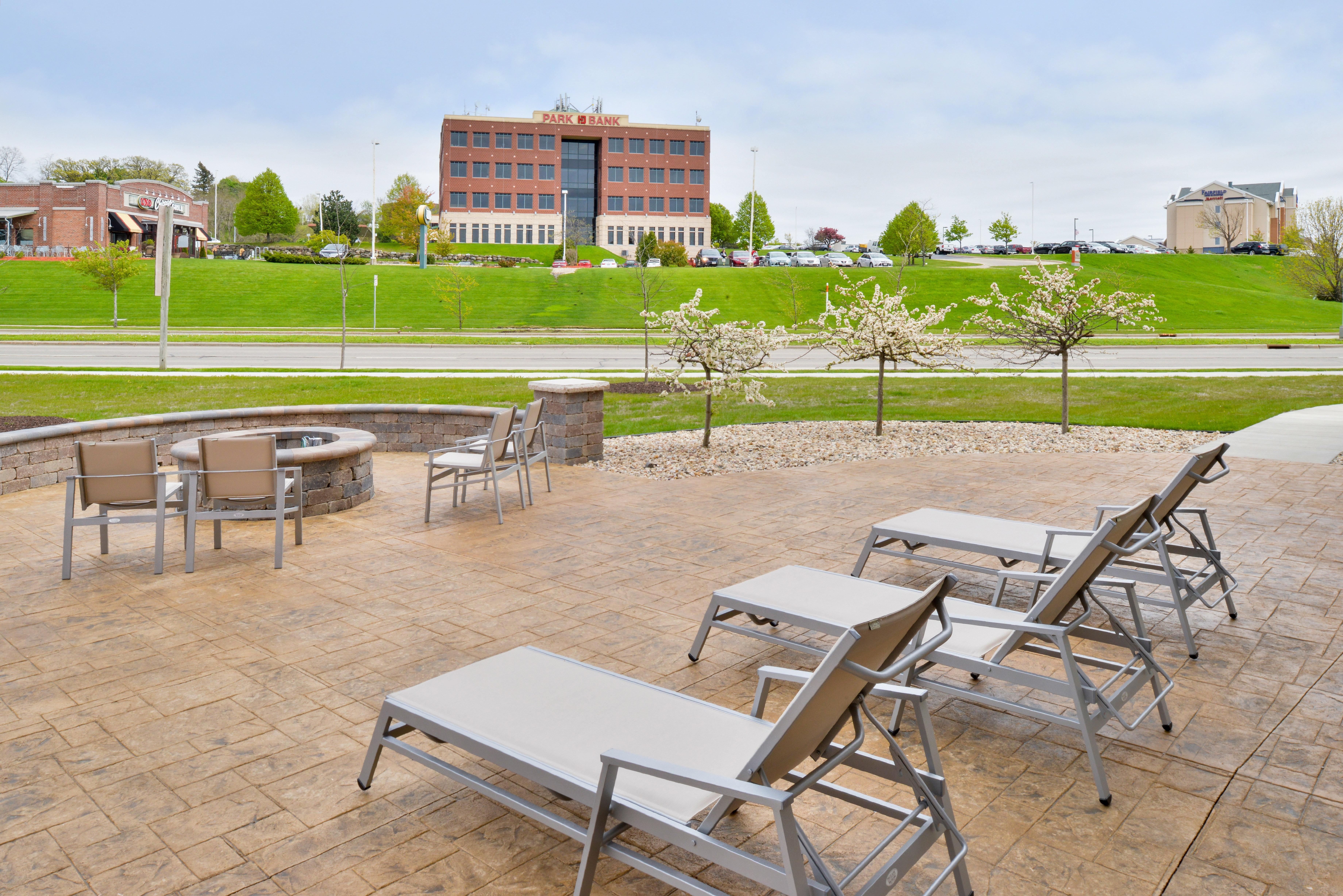 Holiday Inn Express & Suites Madison By Ihg Экстерьер фото