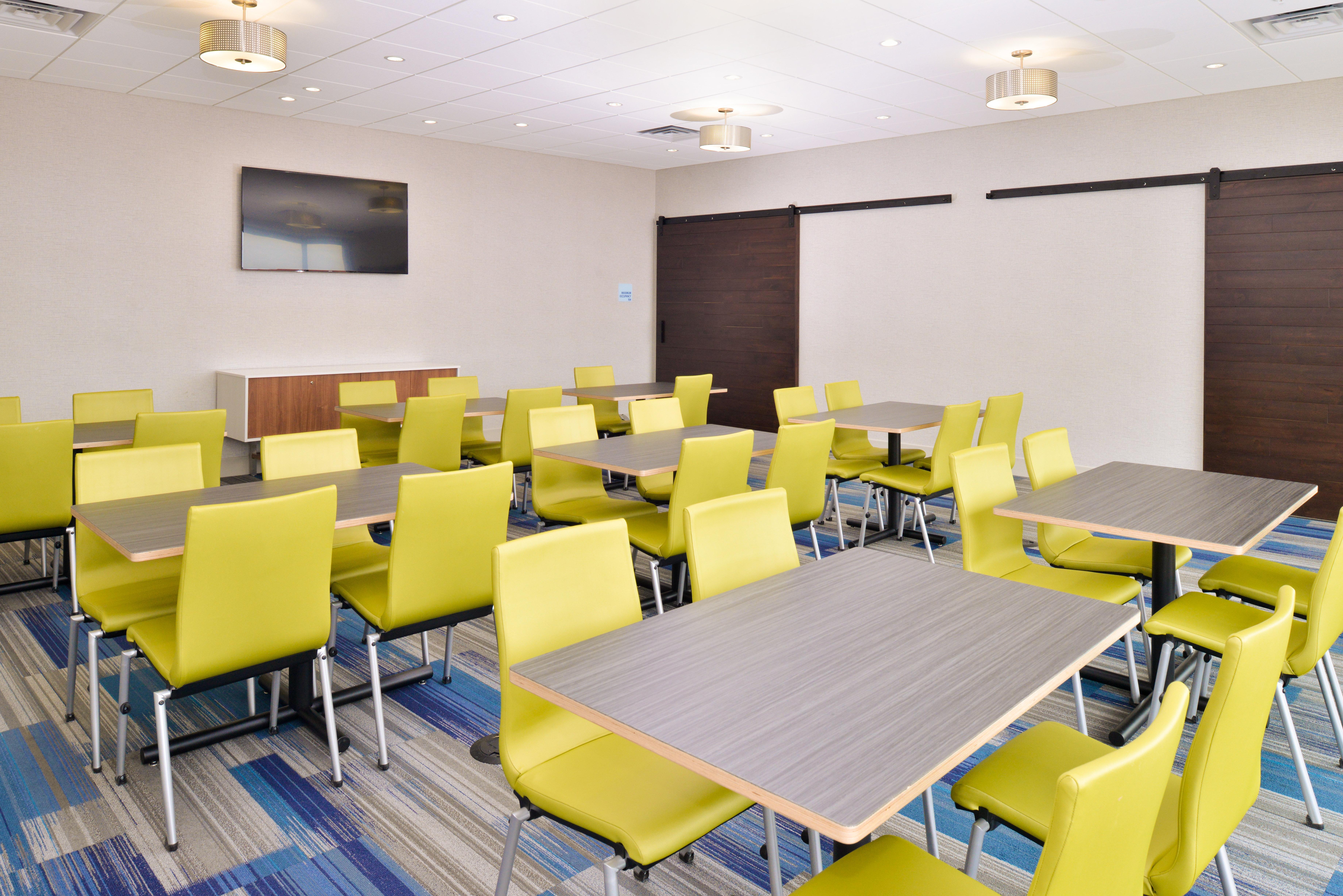 Holiday Inn Express & Suites Madison By Ihg Экстерьер фото