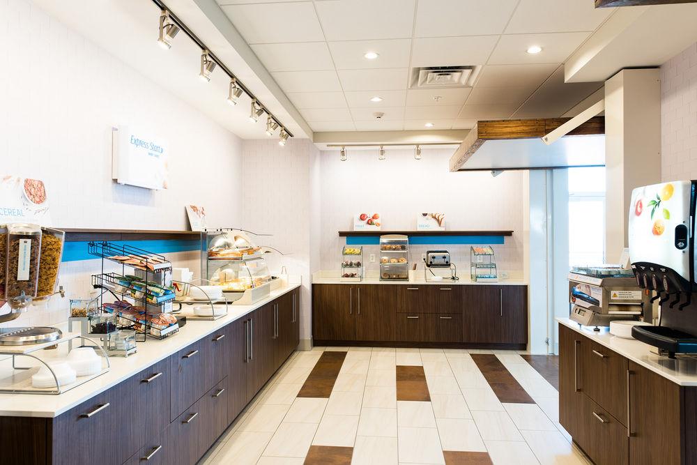 Holiday Inn Express & Suites Madison By Ihg Экстерьер фото